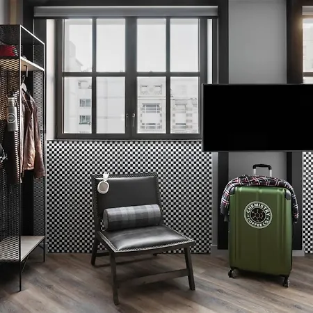 Hotel Moxy 3*