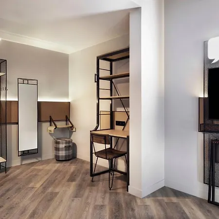 Moxy Hotel 3*